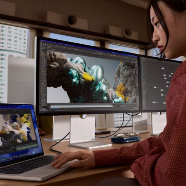 Apple Studio Display nano-texture aluminium design