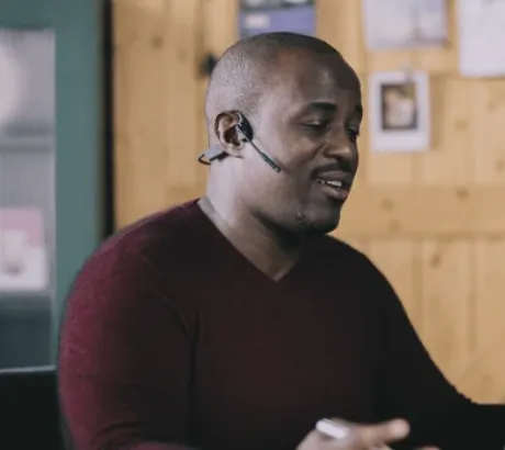 Professionelles Shokz-Knochenschall-Headset mit Mikrofon für geschäftliche Telefonate